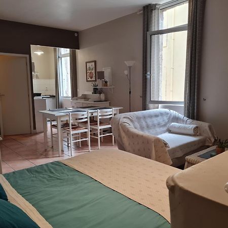 Le Prieure - Studios Jusqu'A 4 Personnes Villeneuve-lès-Béziers Εξωτερικό φωτογραφία